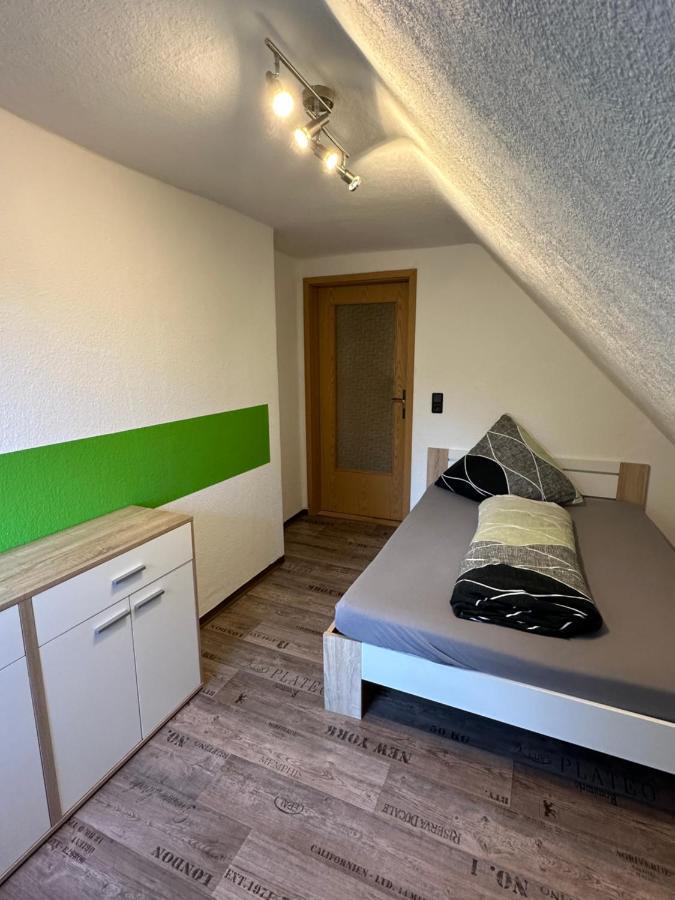 Pension „Haus 11“ Lauta Buitenkant foto